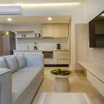 2 Bedroom + Private Pool And Roof Top Terrace