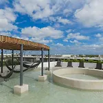 2 Bedroom + Private Pool And Roof Top Terrace *