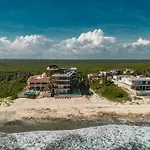 Direct Access To The Beach & Private Rooftop Pool