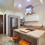 Zen Oasis Swim Up Pool W Tiki Hut Bar + Gym Apartamento *