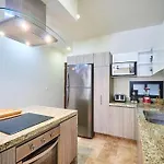 Zen Oasis Swim Up Pool W Tiki Hut Bar + Gym Apartamento