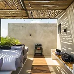 Spacious Ph. Amazing Roof-Top Pool.Near Beach/Town