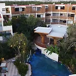 Jungle Beach Sanctuary: Luxury Living