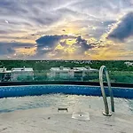 Akua Premium Stress-Free Retreat