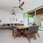 Apartamento Relaxing 2 Bedroom In The Center Of With Private Pool And Terrace