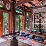 Stunning Jungle Treehouse With Lakefront & Beachside