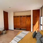 Hyde 204