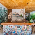 Manor By The Spot Apartamento