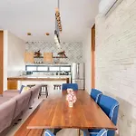 Manor By The Spot Apartamento