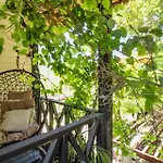 Alicat Villa