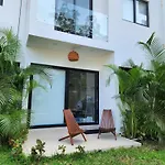 Casa De Tres Recamaras Con Alberca Compartida Con Hermosas Vistas A La Jungla Y Cerca De Todo, Ruinas, Cenotes, Laguna, Playa, Con Cochera Privada
