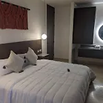 New Luxury Ph With Private Terrace & Plunge Pool