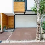 3 Level 4 Bedroom W/Private Pool