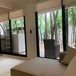 Up 6 People Private Jacuzzi