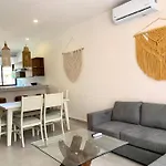 Amazing House With Private Pool, 3 Bedrooms For 8
