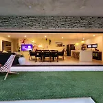 Villa Maya / Casa Las Flores