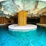 Large Jungle Studio With Premium Resort Amenities