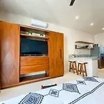Bohochic Studio With Full Kitchen, Pool, Balcony Wifi