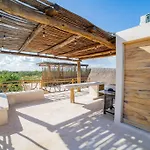 2Brprivate Pool/Local Vibe & Tuluminati Atmosphere