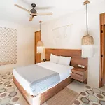2Brprivate Pool/Local Vibe & Tuluminati Atmosphere