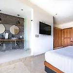 Amazing Luxury Studiojungle Enviroment With Cenote
