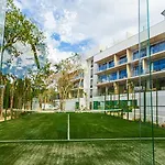 Sunny, Spacious & Amazing Amenities