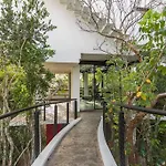 Chic Townhouse With Private Pool And Rooftop View