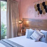 Primrose Jungle Paradise Villa, 3Brd, Island Shower, 2 Private Pools, Gourmet Dining & 24Hr Security