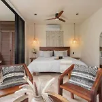 Amazing Jungle Near Town 200mb Pool Tulum