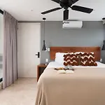 Penthouse With Private Plunge Pool *