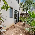 1Min To Downtown Asana Premium W/ Pool & Concierge