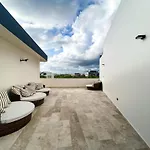 Boho Swim-Up Studio With Priv Pool, Terrace , Gym And Bar