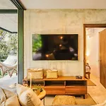 Apartamento Waterworld 2br On Cenote Pools And Gym Club