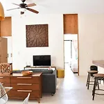 Manor By The Spot Apartamento