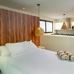 Encantador Nook, Magico