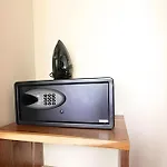 Elegant 2 Bdrm Apt W Gym & Pool