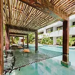 Omara 306 Luxe 2 Bdr Apartment Pooltable Great Pool