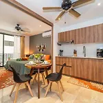 King With Private Balcony, Rooftop Pool, Gym Сasa de vacaciones *