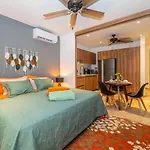 Сasa de vacaciones King With Private Balcony, Rooftop Pool, Gym