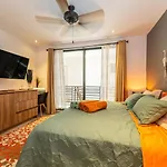 Сasa de vacaciones King With Private Balcony, Rooftop Pool, Gym *