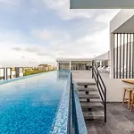 Stylish Boho With Rooftop Pool Holiday home