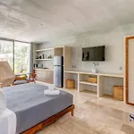 Chic Suite, Private Plunge Pool, Pool, Gym Onsite