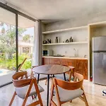 Chic Suite, Private Plunge Pool, Pool, Gym Onsite