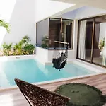 La Joya Villa