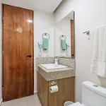 Downtown Penthouse With Private Pool, Rooftop Pool And Gym, Short Distance From Beaches, Restaurants & Nightlife Apartamento