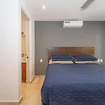2 Bd With Swim Up Pool, Gym
