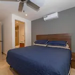 2 Bd With Swim Up Pool, Gym