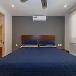 2 Bd With Swim Up Pool, Gym