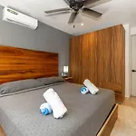 Сasa de vacaciones 2 Bd With Private Balcony, Rooftop Pool, Gym Tulum