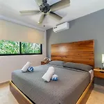 2 Bd With Private Balcony, Rooftop Pool, Gym